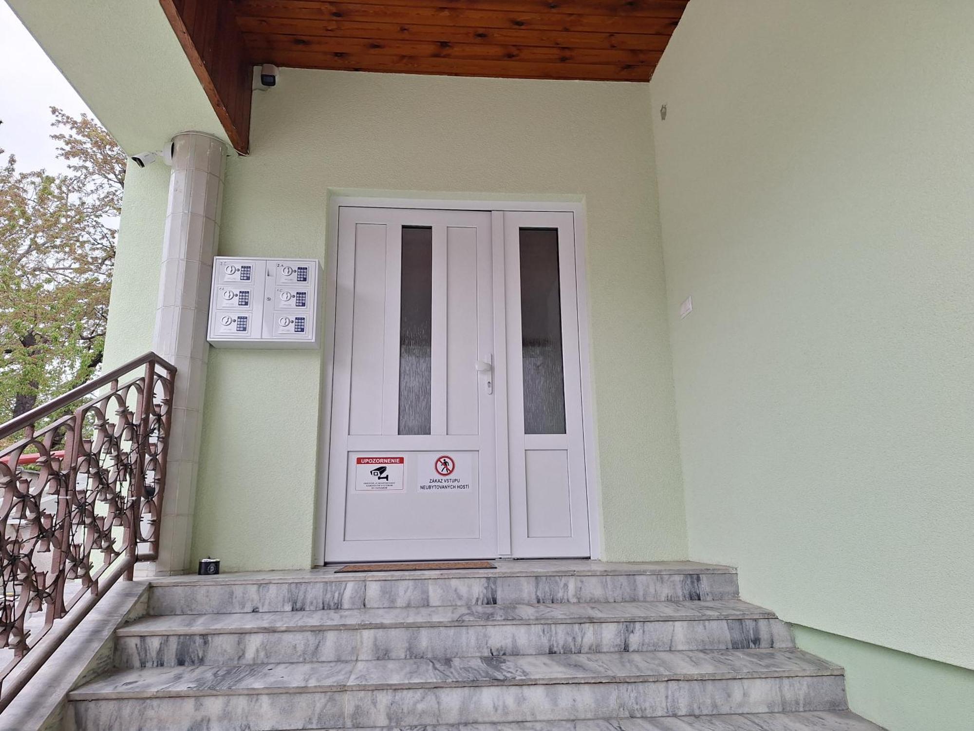Topoľčany Apartmanovy Dom Stummerova מראה חיצוני תמונה